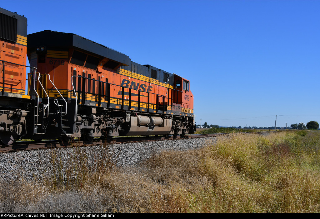 BNSF 6719 Roster shot